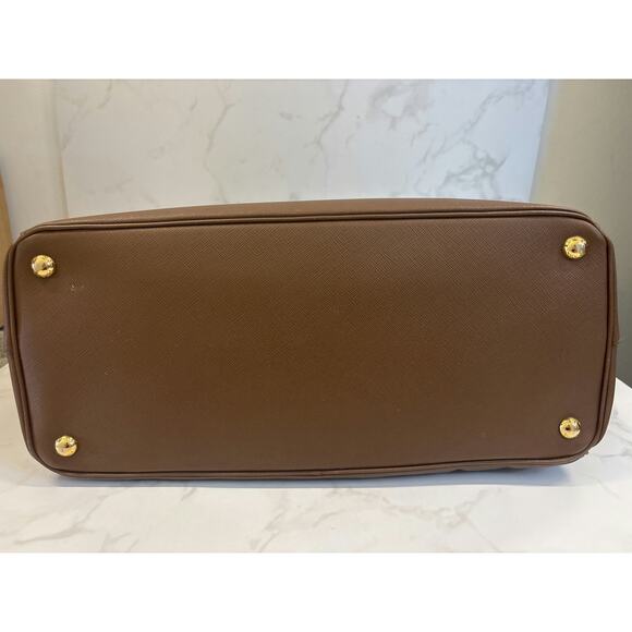 Prada Saffiano Leather Tote Bag in Tan - Excellent Condition - Picture 5 of 9